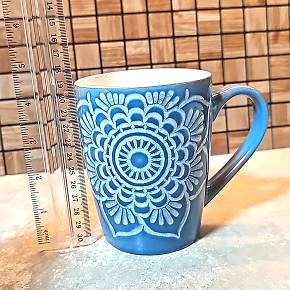Mandala Blue & White Etched Mug - Picture 5 of 5